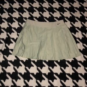 Nike XS light green-cream tennis skirt
